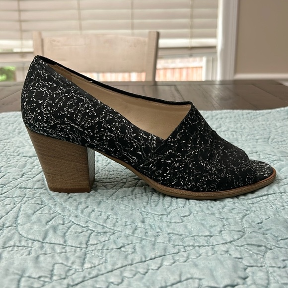 Amalfi By Rangoni Sz 7.5m. Black Peep Toe. Block wooden heel. Italy made. NWOB - Picture 2 of 10